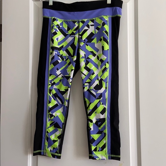 NWOT Xersion Capri leggings Exercise pants Sz M - Picture 2 of 4